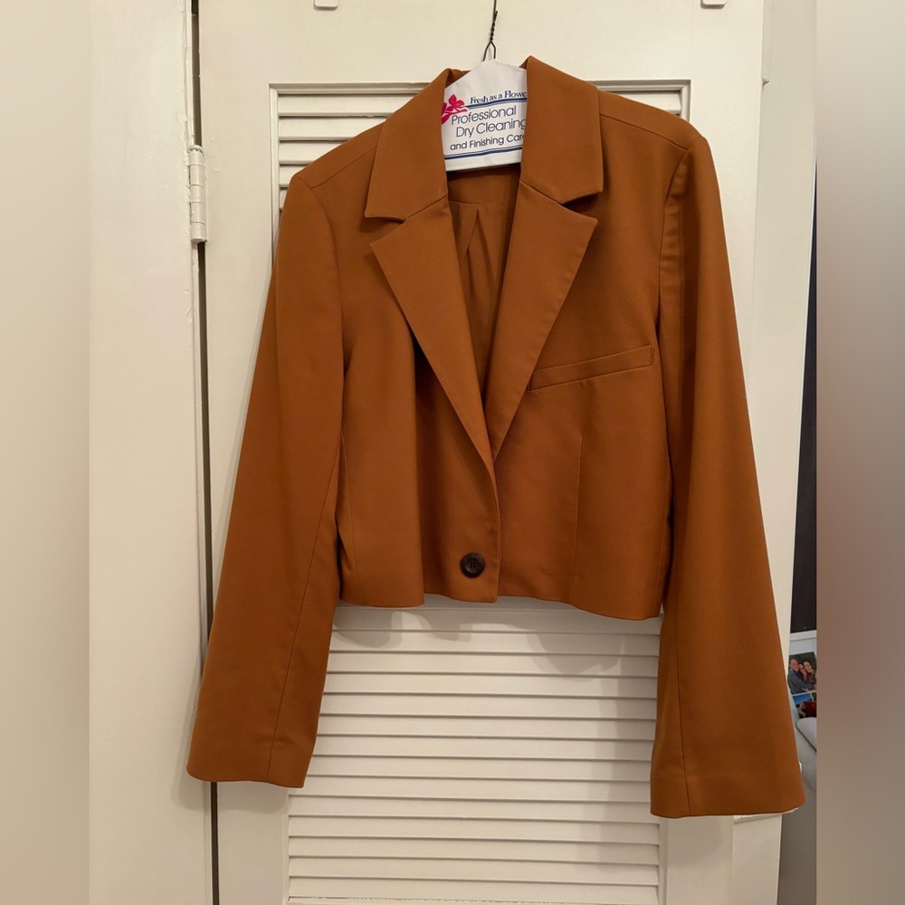 Cropped Camel Blazer